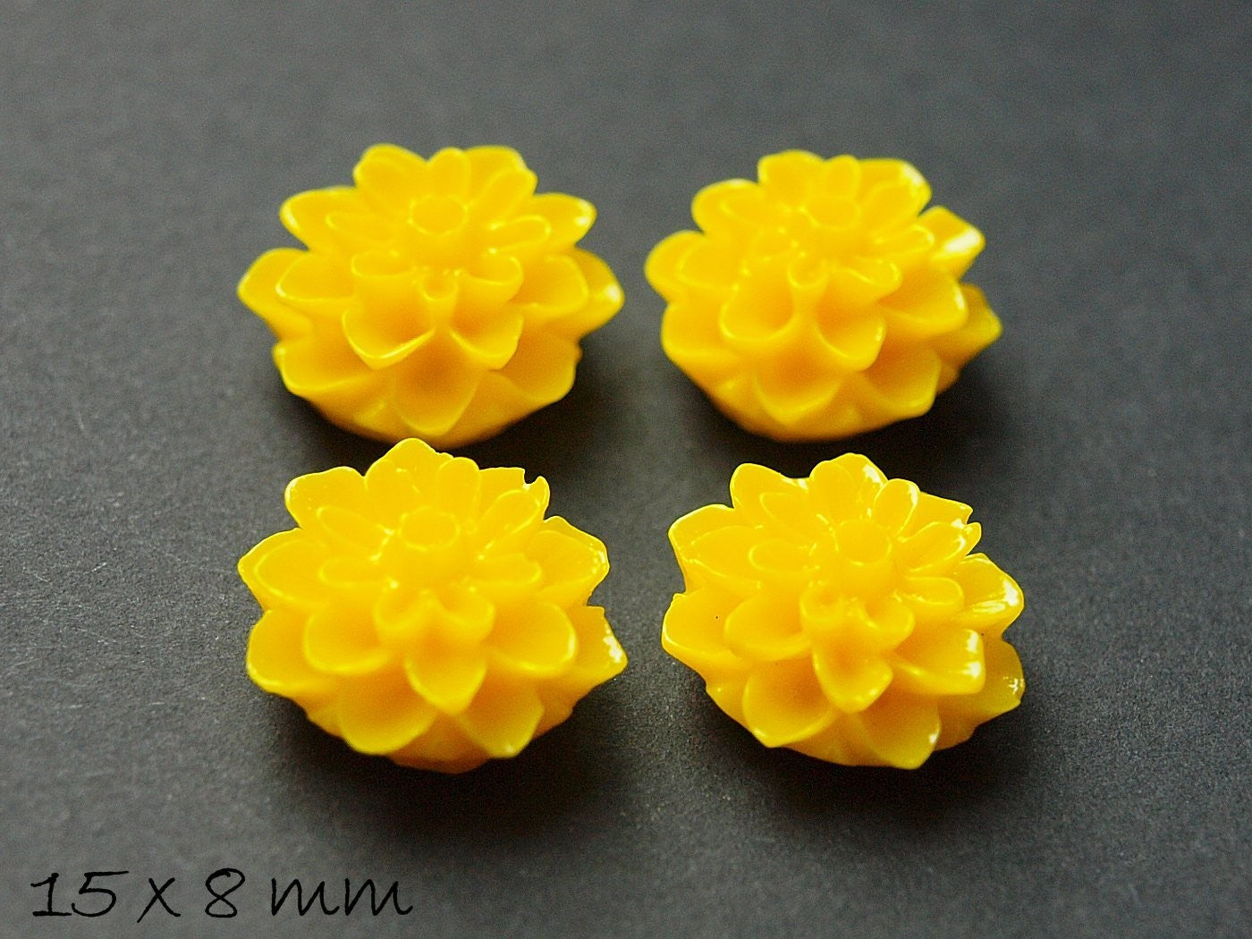 6 Stück Chrysanthemen Cabochons in verschiedenen Farben, Ø 15 mm