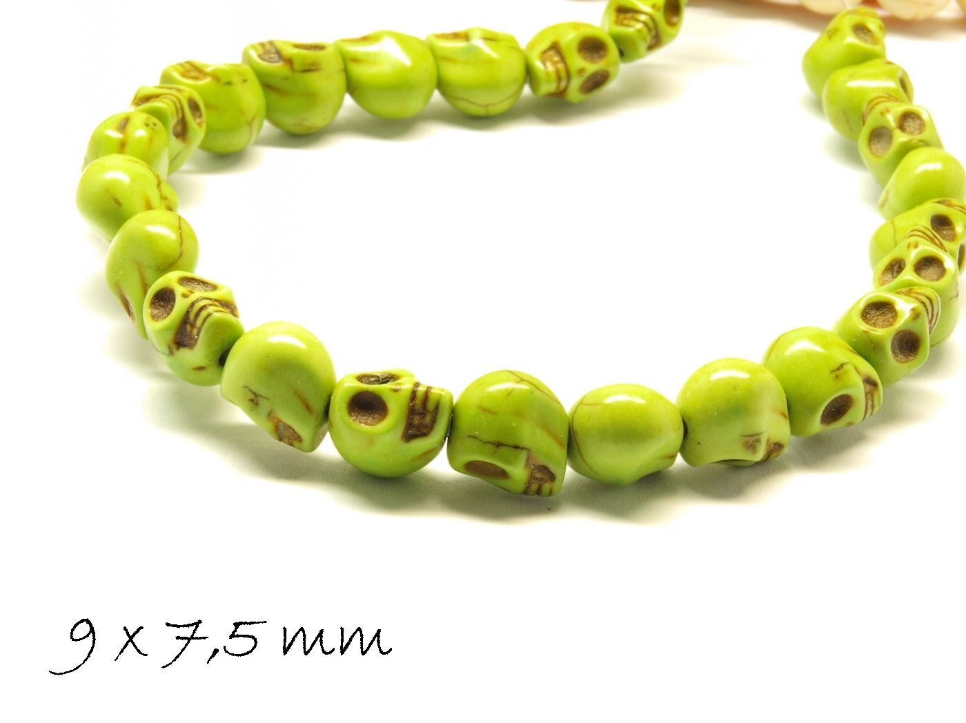 10 Stück synthetischer Türkis Totenkopf, 9 x 7,5 mm, verschiedene Farben