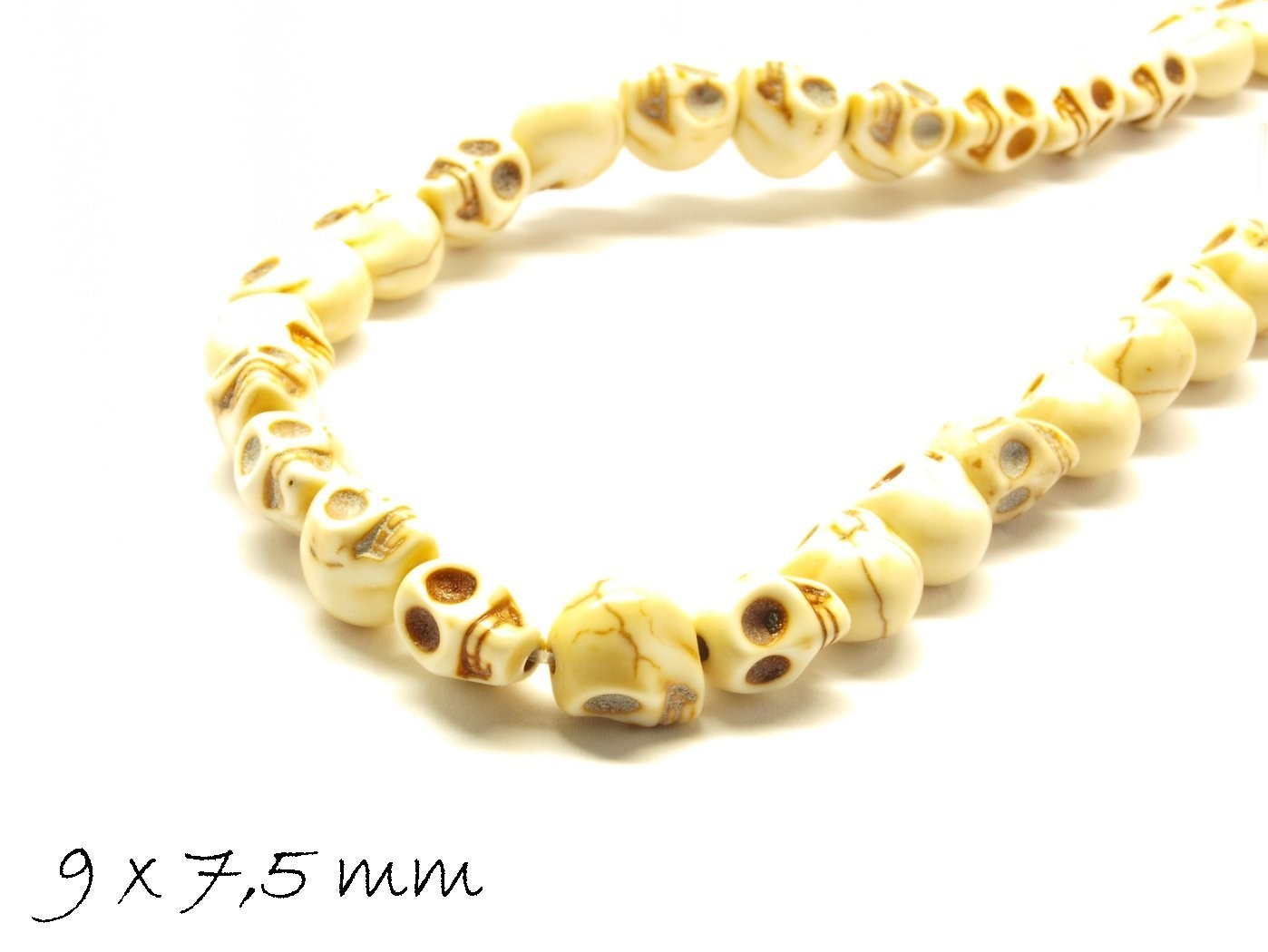 10 Stück synthetischer Türkis Totenkopf, 9 x 7,5 mm, verschiedene Farben