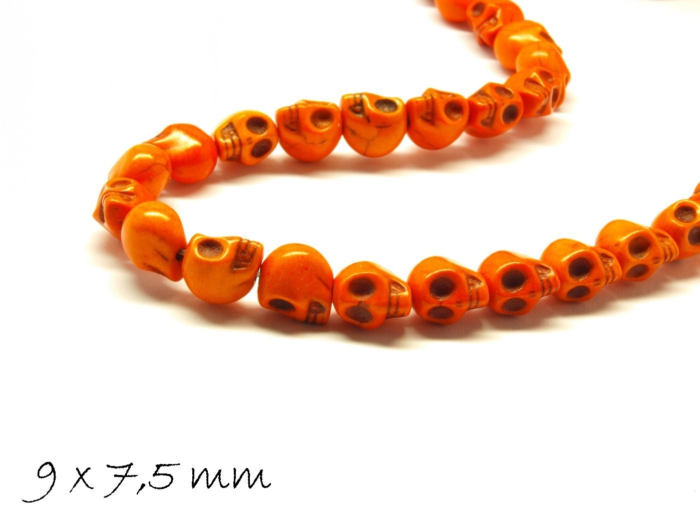 10 Stück synthetischer Türkis Totenkopf, 9 x 7,5 mm, verschiedene Farben