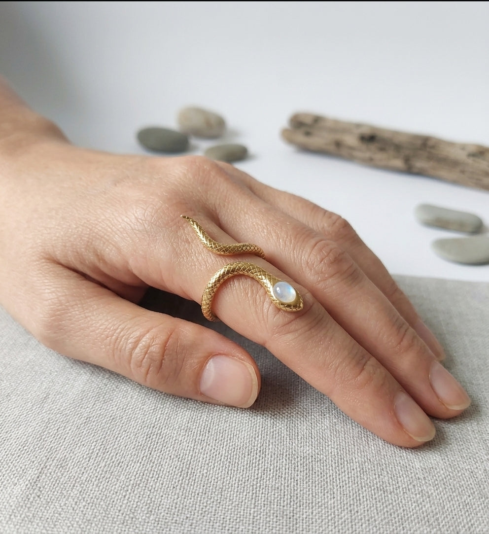 Schlangen Ring Gold verstellbar aus Edelstahl mit Jade (6x3 mm)