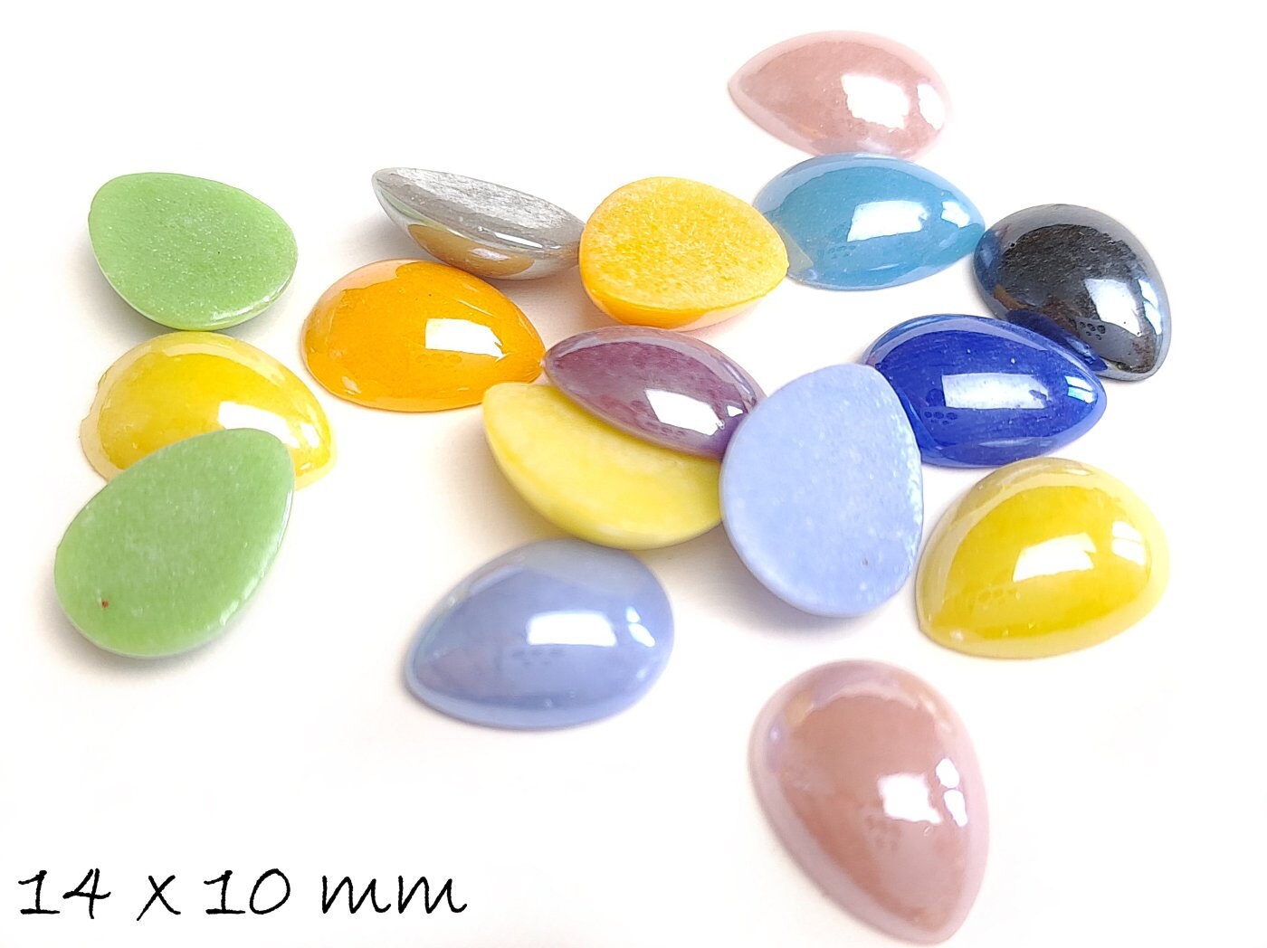 10 Stück Tropfenförmige, opake Glas Cabochons 14 x 10 mm