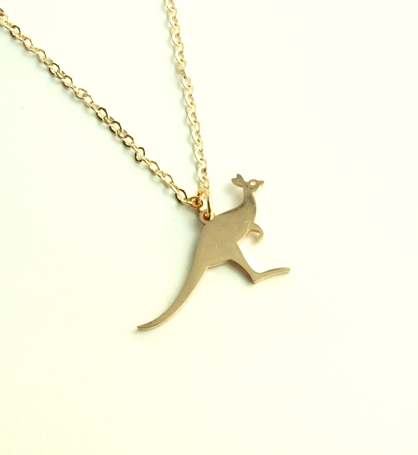 Kette mit Känguru Anhänger in rosé golden