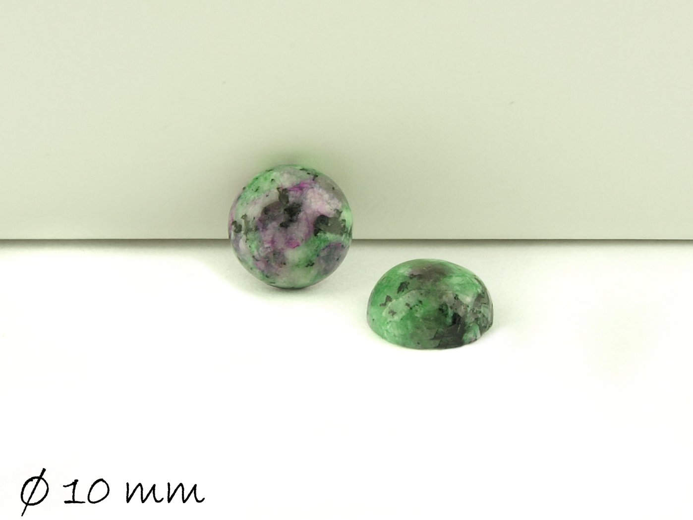2 Stück Edelstein Cabochons, Rubin-Zoisit, Ø 10 mm