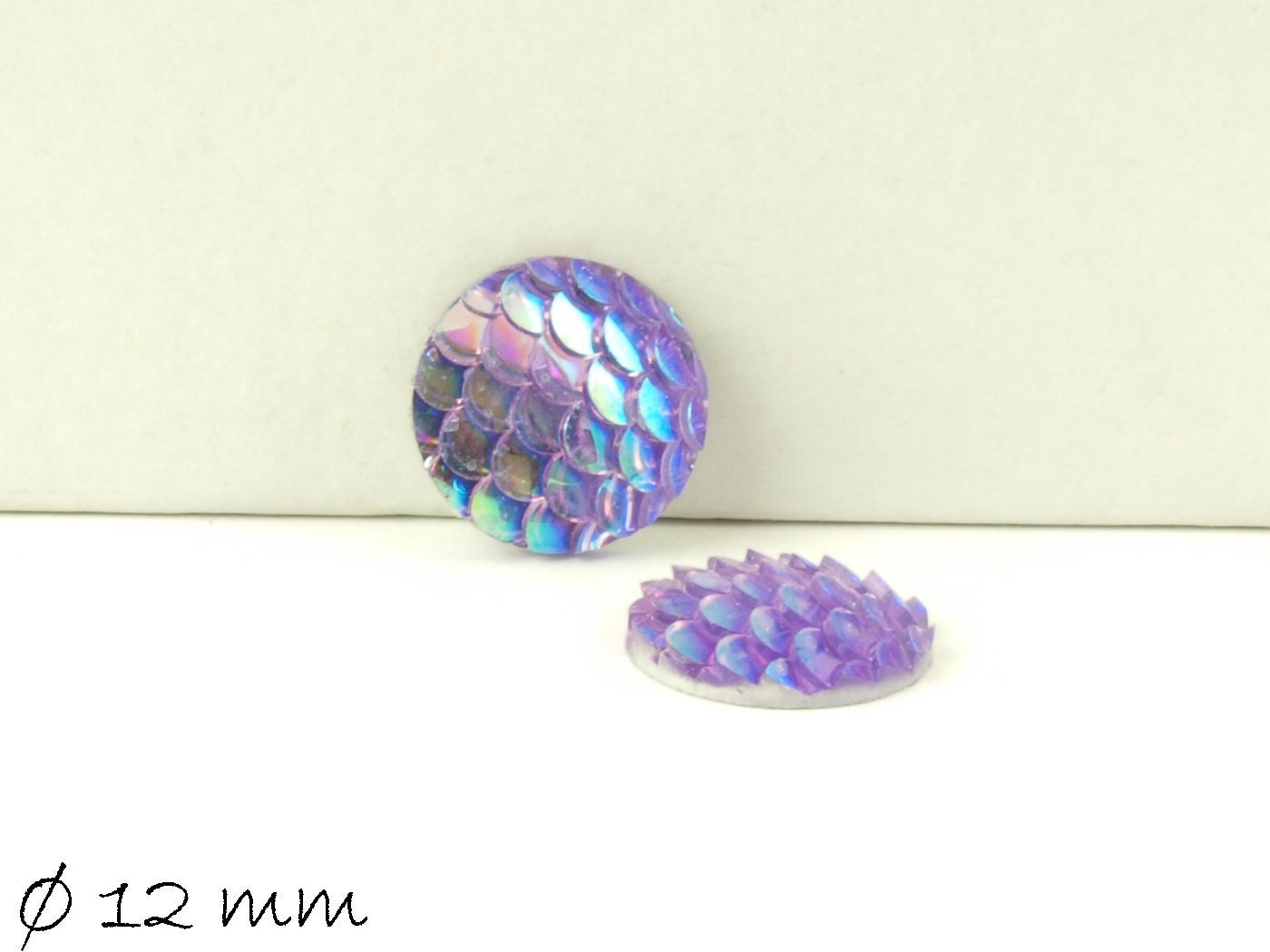6 Stück runde Resin Cabochons Fischhaut 12 mm lila, violett