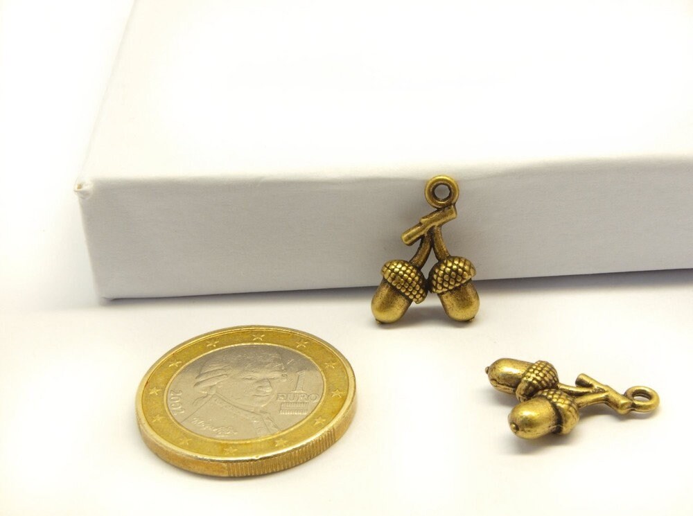 4 Stück Anhänger Eichel massiv bronze vintage, 15 x 11 mm
