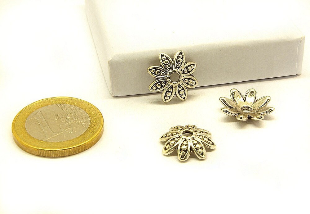 10 Stück Perlenkappen massiv Blüte altsilber Ø 15 mm