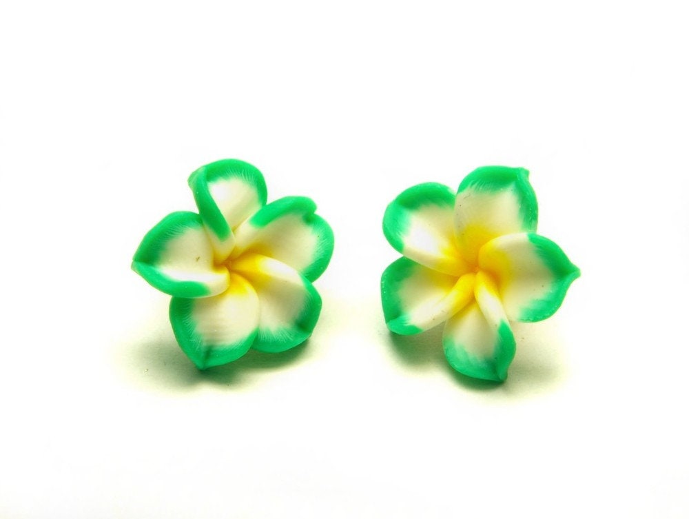 4 Stück Frangipani Blüten, Fimo Clay, grün-weiß-gelb 15 x 9 mm