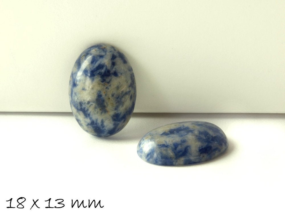2 Stück Cabochons, Midnight Blue Nahcolith, 18x13 mm, blau-weiß