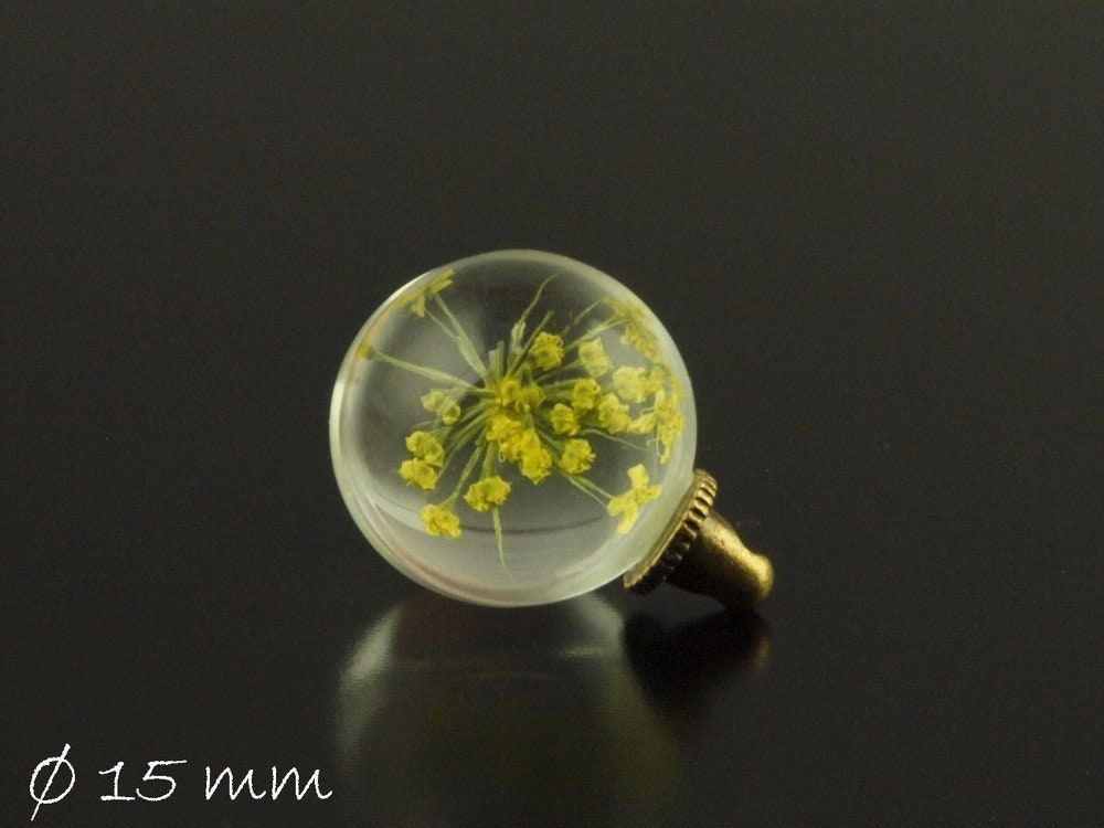 1 Stück Anhänger Glaskugel mit echten Blüten Ø 15 mm, gelb, bronze