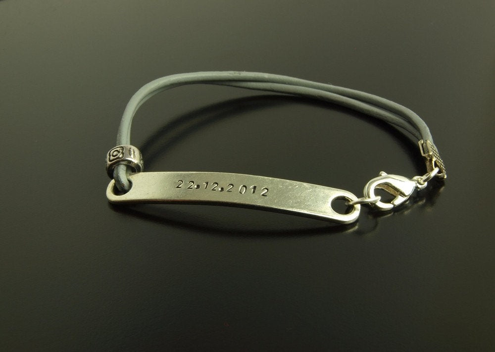 Leder Armband Datum Name Gravur Stempeln silber grau Wunschgravur Lederband