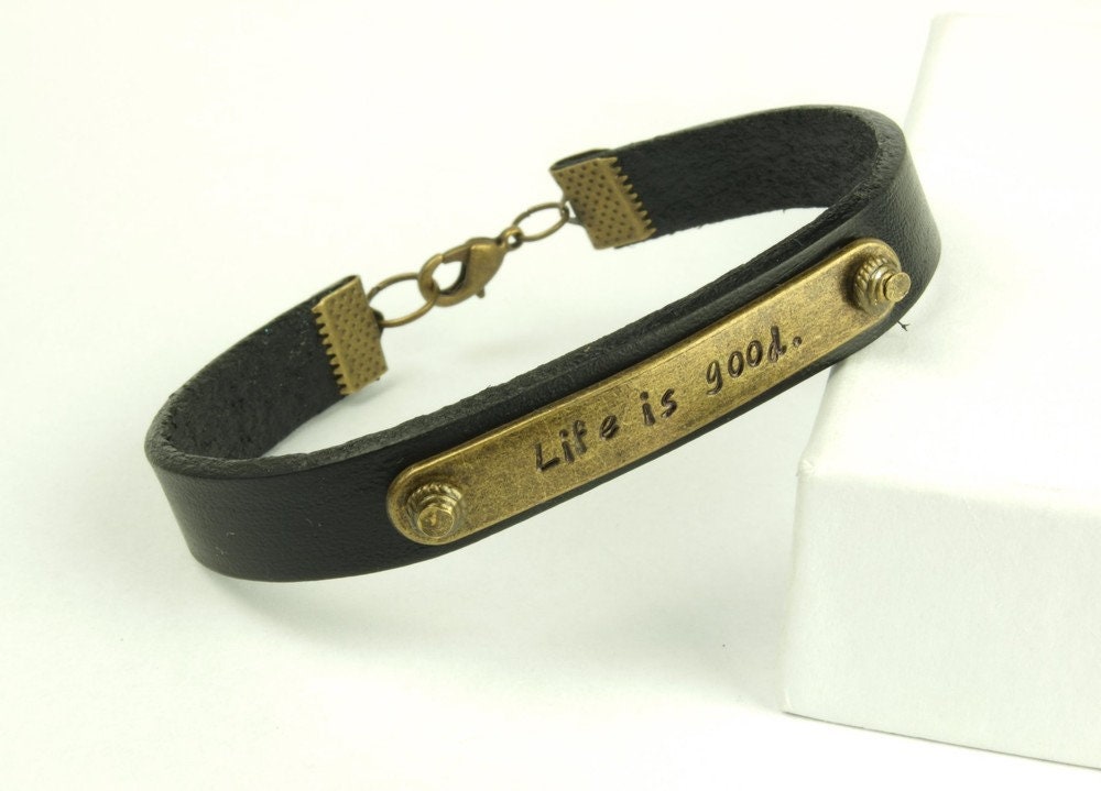 Leder Armband Gravur Buchstaben Name Datum schwarz