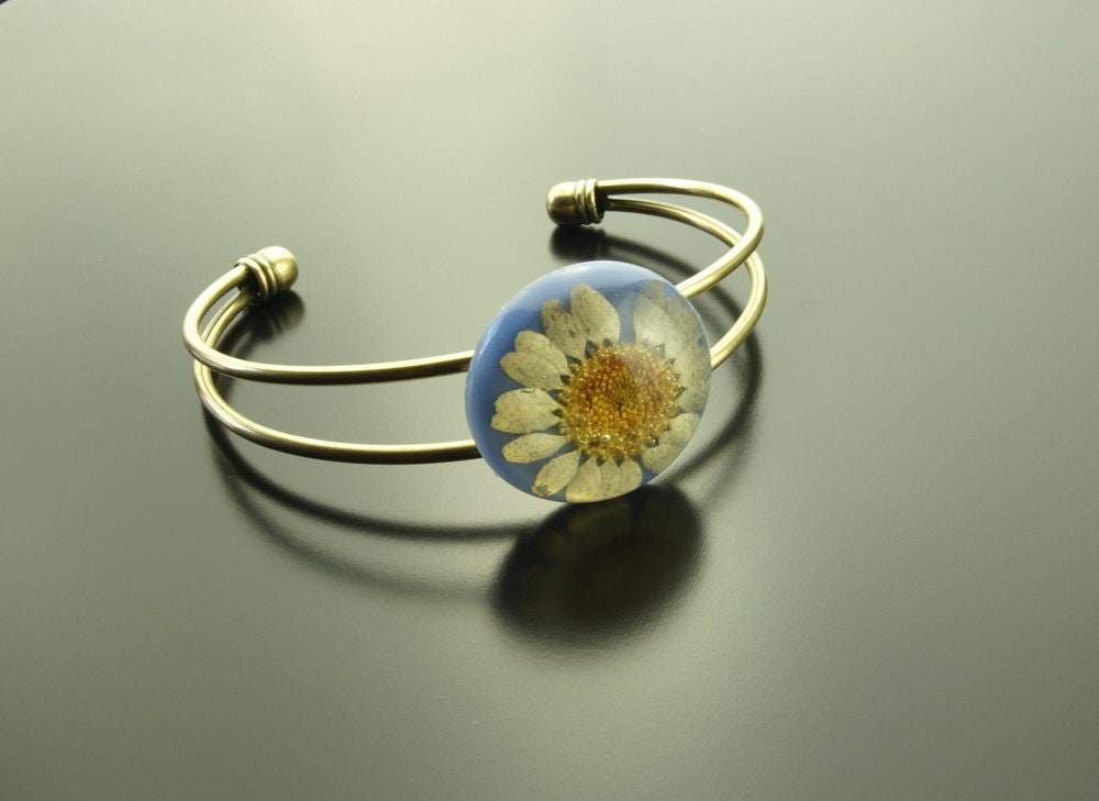 Armreif echte getrocknete Blüten gelb weiß bronze