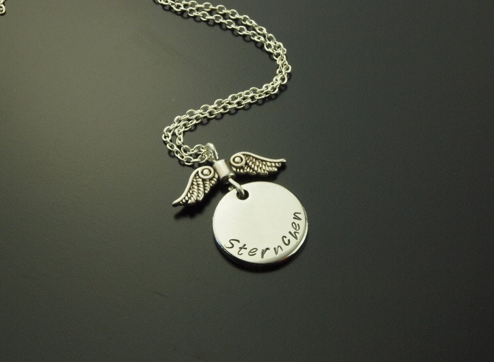 Kette Anhänger Name Datum Initialen Flügel Engel