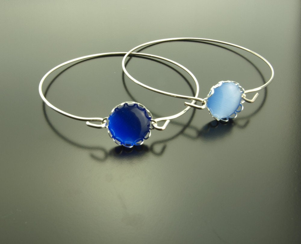 2 Stk Armreifen mit Cateye Cabochon Glas blau