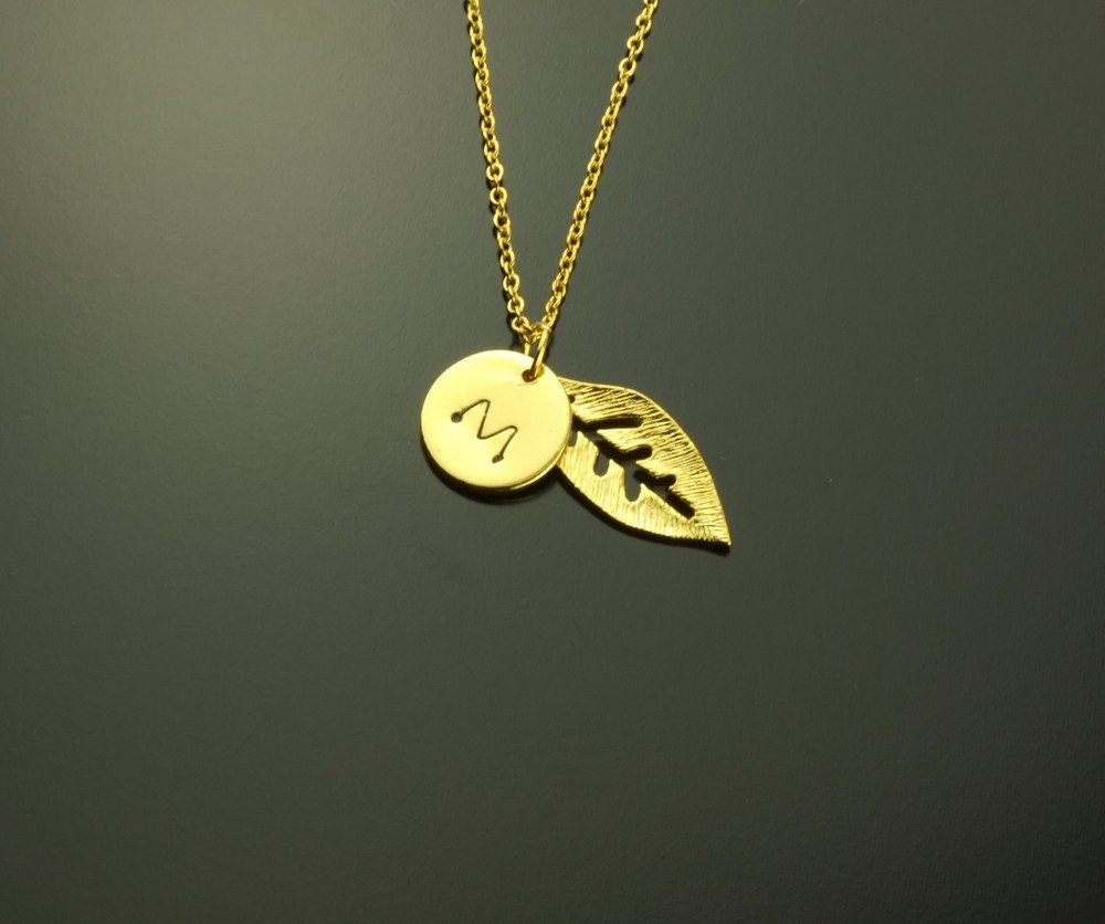 Kette Anhänger Wunsch Buchstabe Gravur gold Blatt