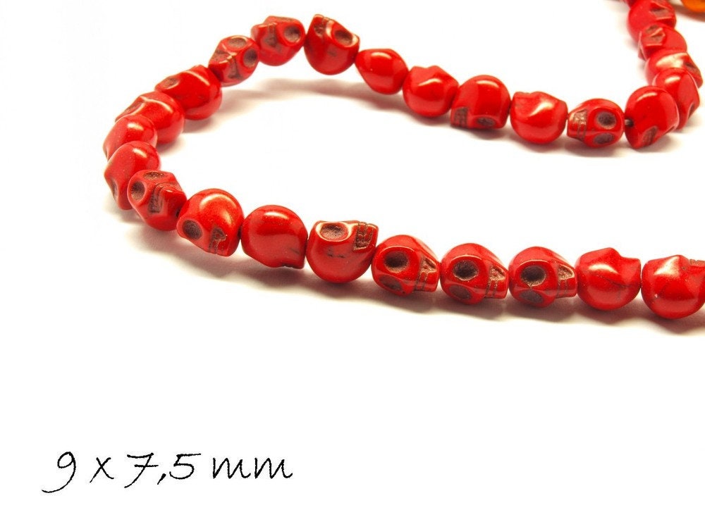 10 Stück synthetischer Türkis Totenkopf rot 9 x 7,5 mm