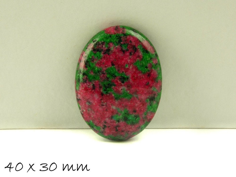 1 Stück Cabochon, Rubin-Zoisit, 40 x 30 mm