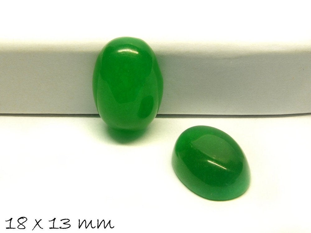 2 Stück Cabochons, grüne Jade, 18 x 13 mm