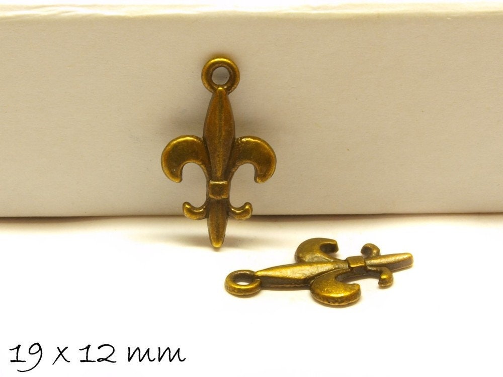 6 Stück Anhänger Fleur De Lis bronze vintage 19 x 12 mm