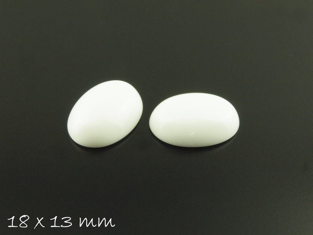 2 Stück Edelstein Cabochons, weiße Jade, 18 x 13 mm