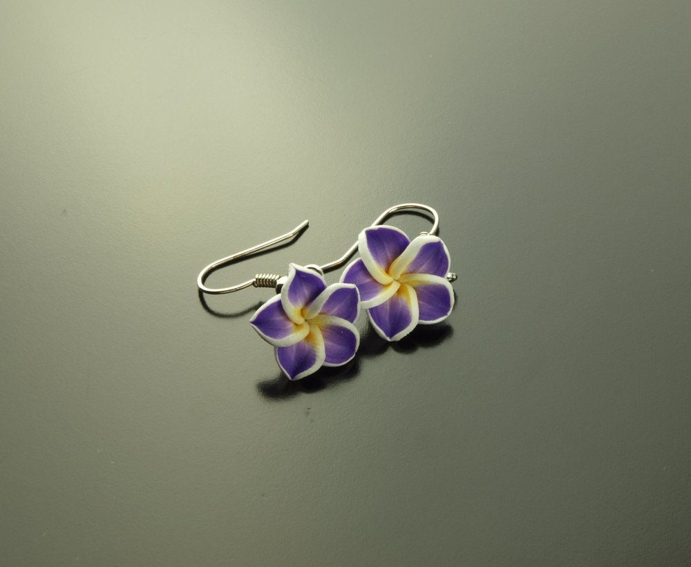 Ohrhänger Frangipani Blüte Blume Ohrringe lila