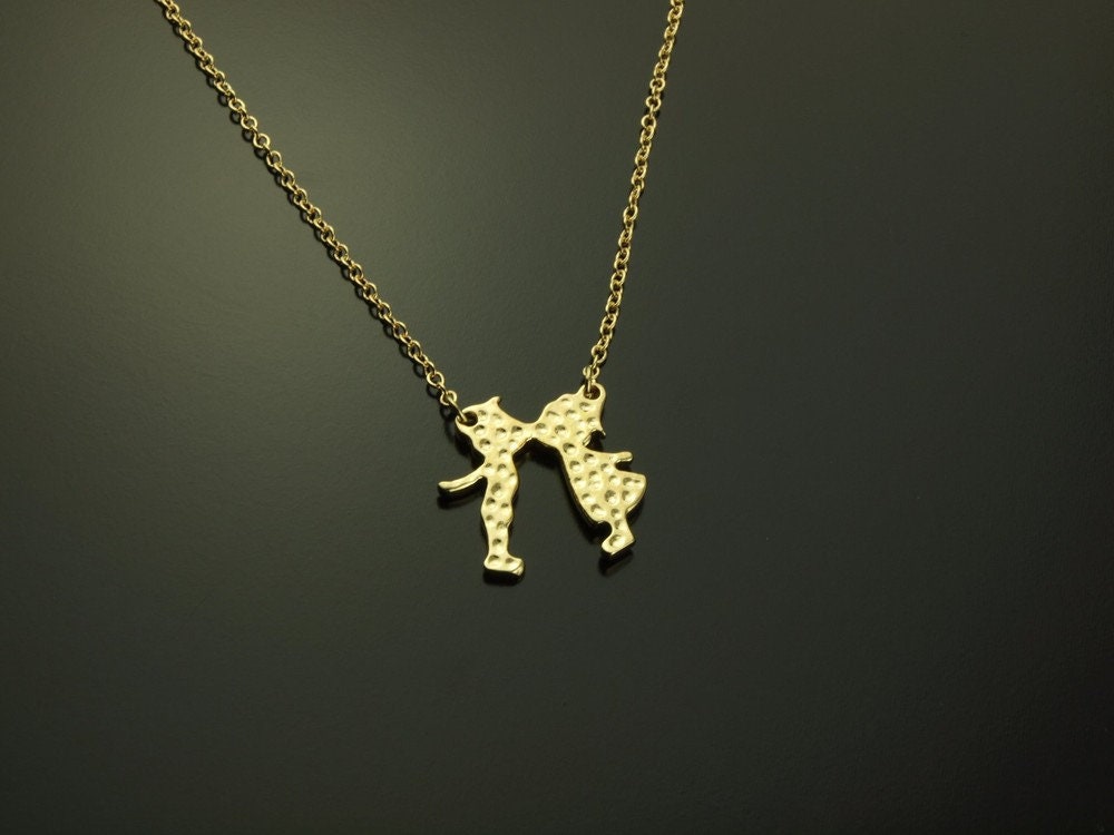 Kette Kuss Mädchen Junge Kinder küssen golden