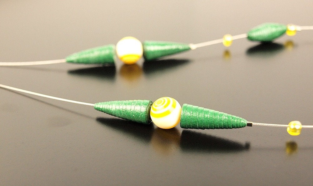 Kette Papier Perlen grün gelb Brasilien Halsreifen