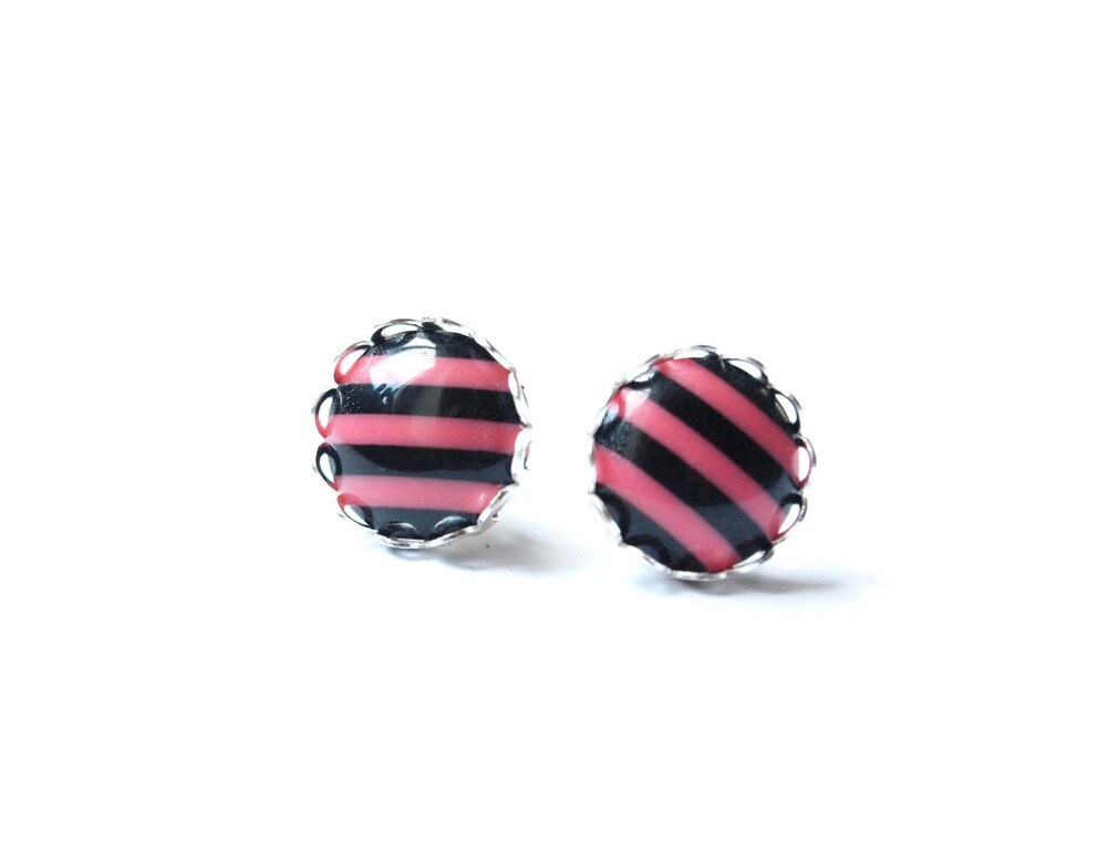 Ohrstecker Cabochon lila schwarz gestreift Harz