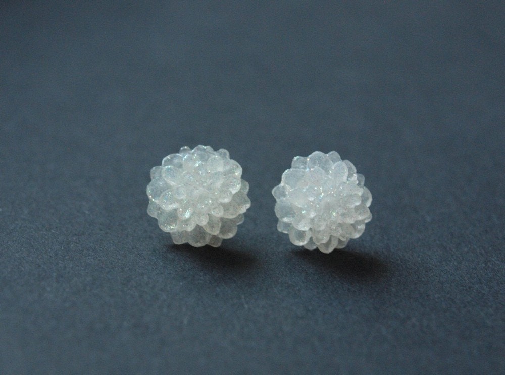 Ohrstecker Chrysantheme Blume Blüte Resin weiß