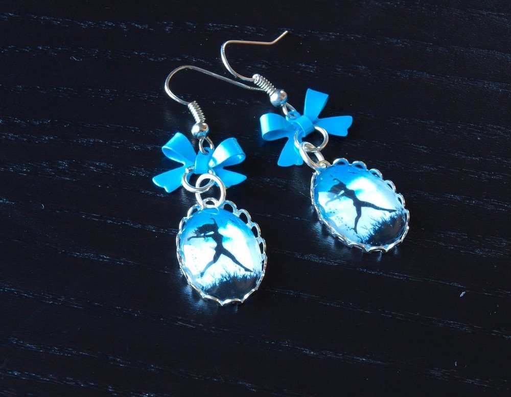 Ohrringe tanzende Frau blau weiß Glas Stein silber