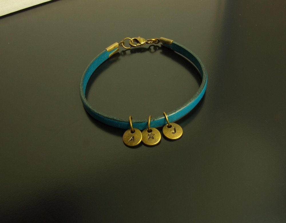 Leder Armband Buchstabe Gravur Stempel bronze blau