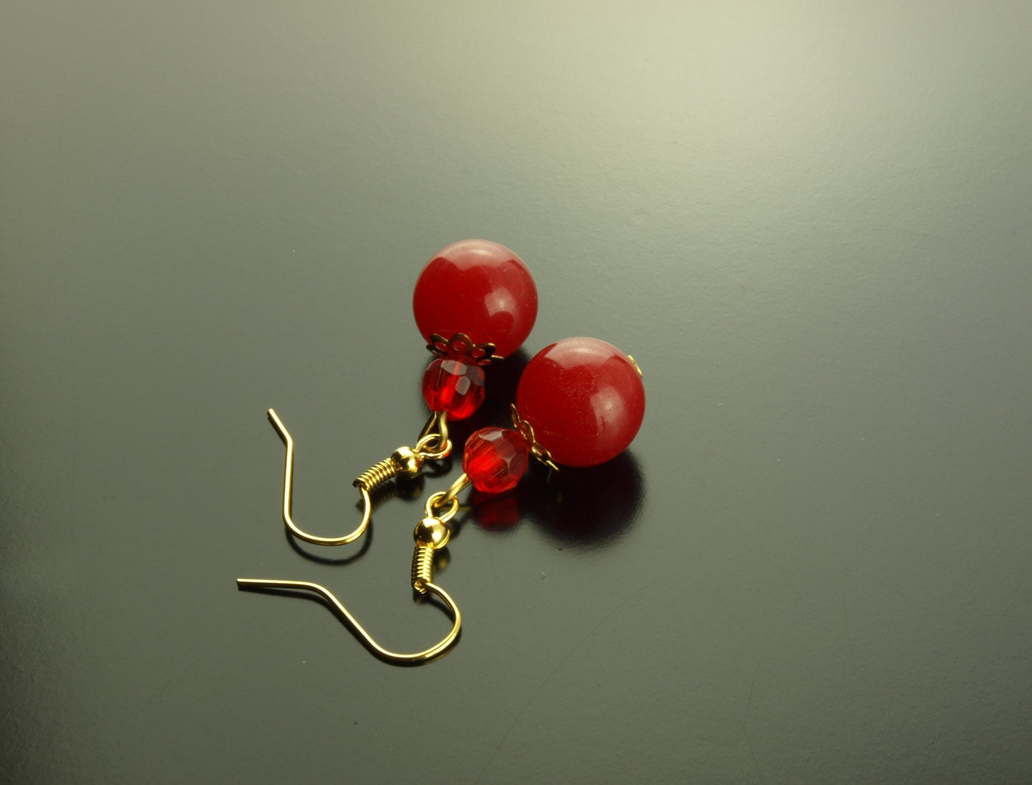 Ohrringe Jade Edelstein Perlen rot golden Creolen