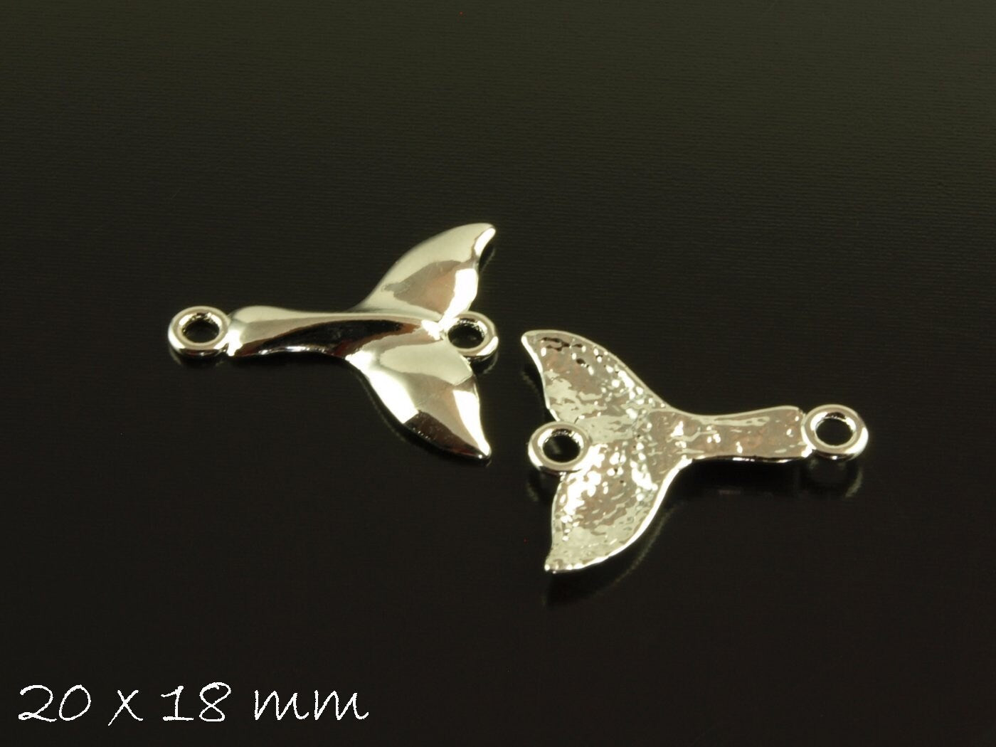 4 Stück Anhänger Walflosse silber 20 x 18 mm