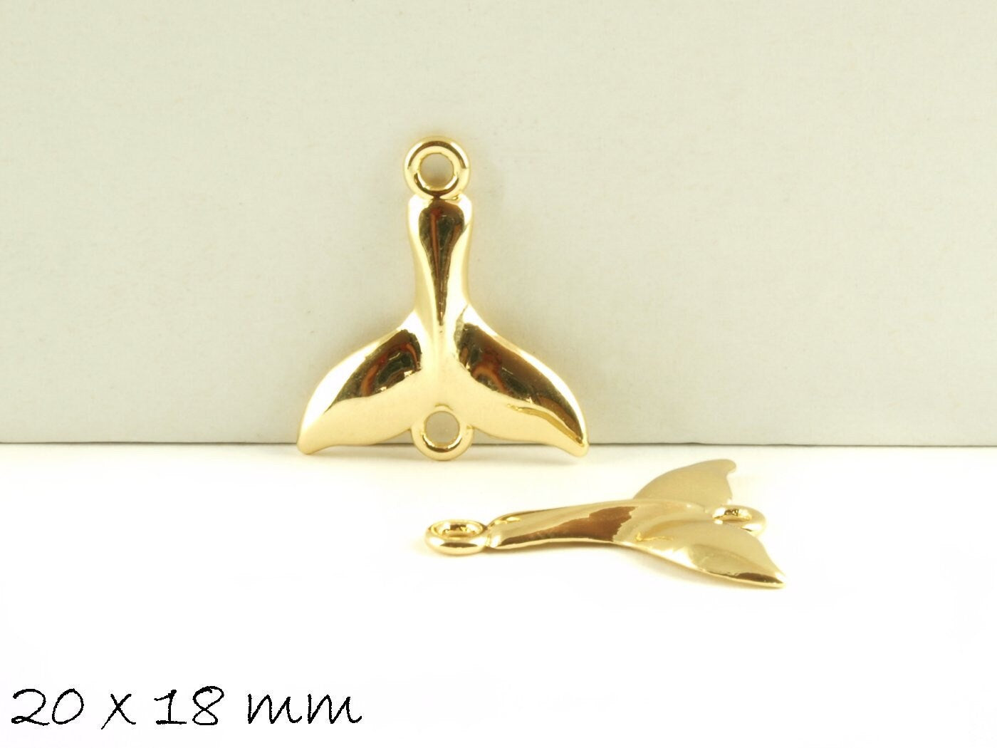 4 Stück Anhänger Walflosse gold 20 x 18 mm