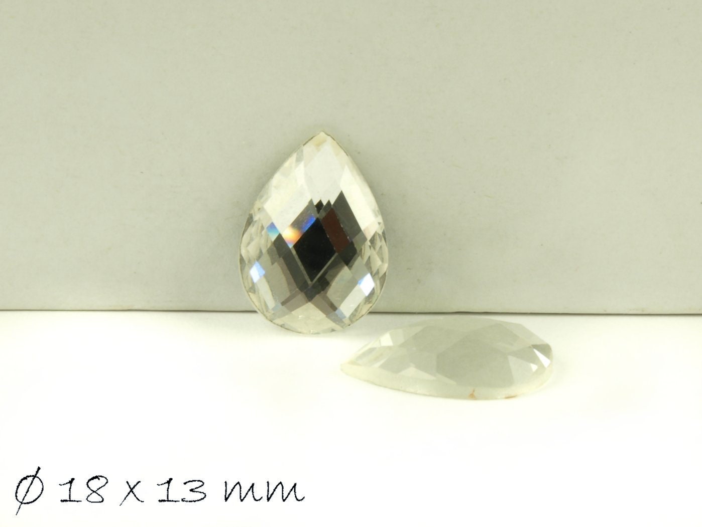 4 Stück Glas Cabochons facettiert Tropfen 18 x 13mm weiß, transparent