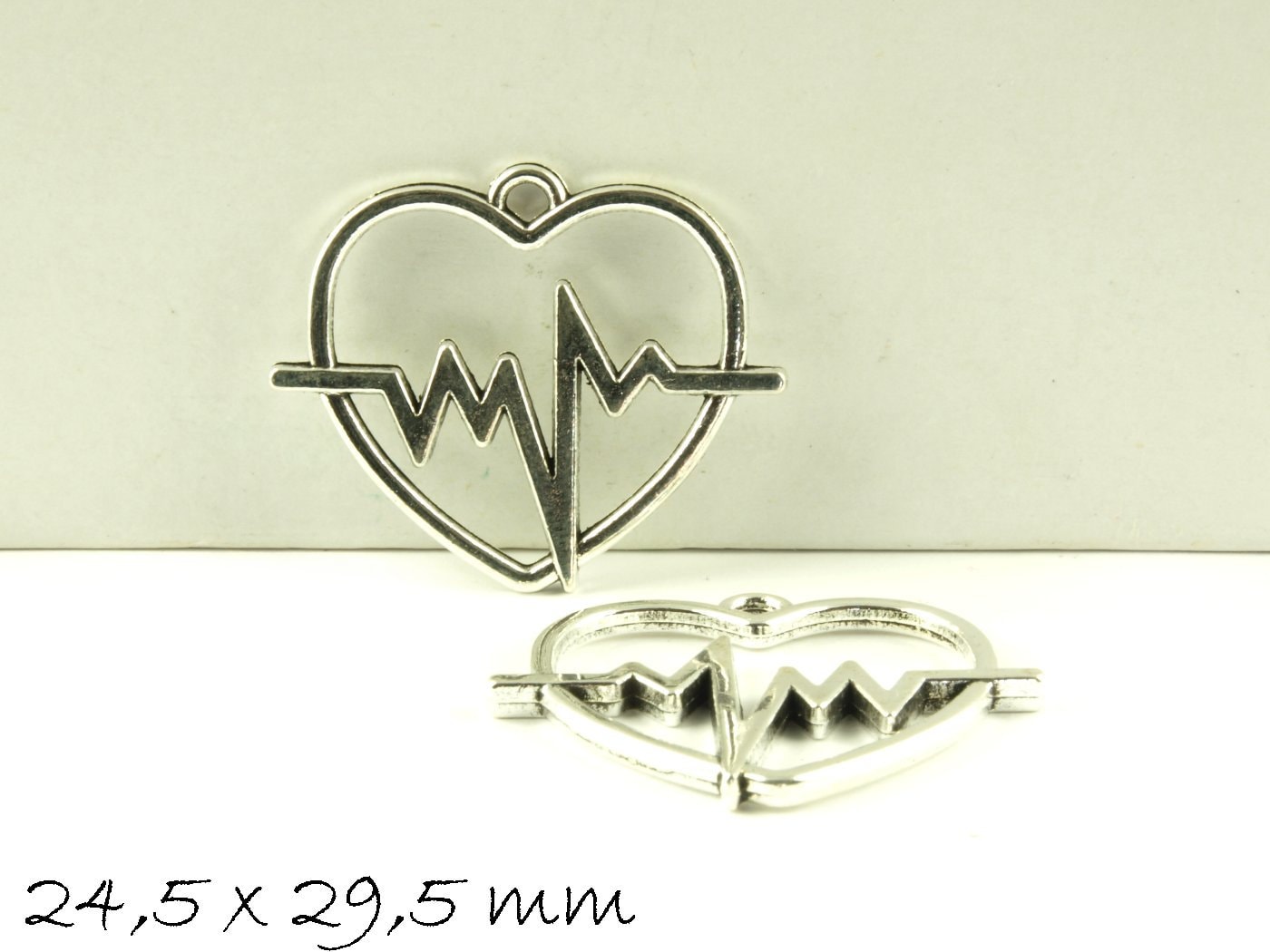 4 Stück Anhänger Herzen silber 24,5 x 29,5 mm