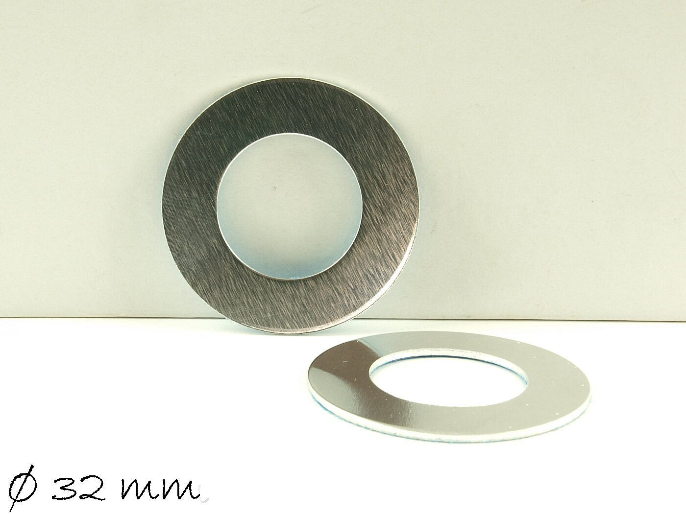 4 Stück runde Aluminium Stempel Plättchen, Donut, silber, Ø 32 mm
