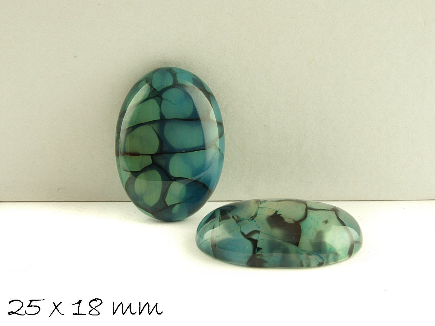 1 Stück ovaler Edelstein Cabochon, Achat, Drachenader, 25 x 18 mm, blau-schwarz