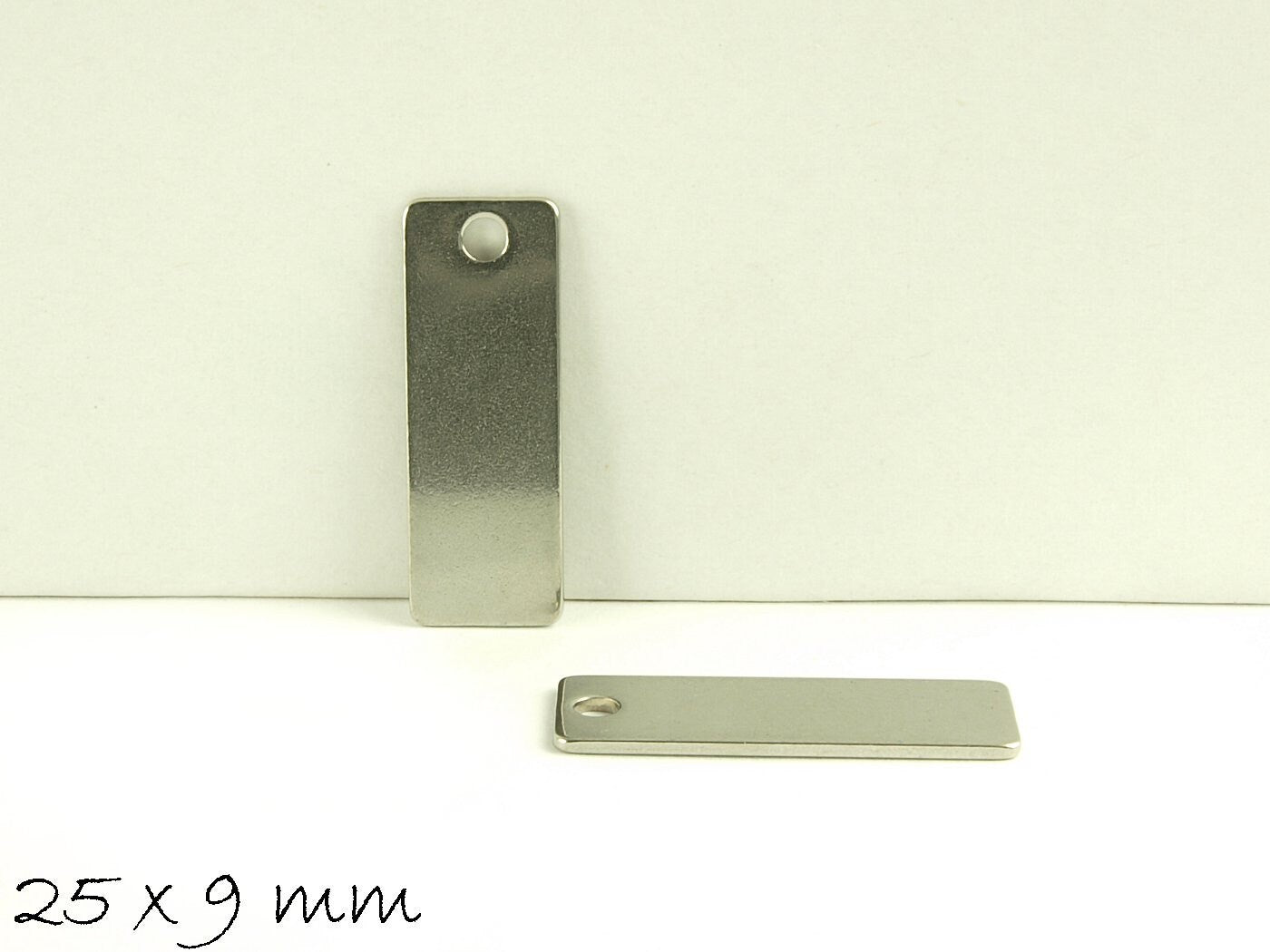 6 Stück Anhänger Stempel Plättchen, silber, Edelstahl, 25 x 9 mm