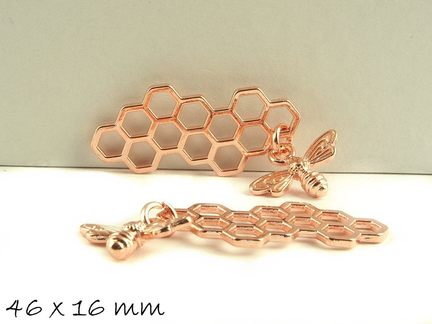 2 Stück Anhänger, Wabe, in rosegold, 46 x 16 mm