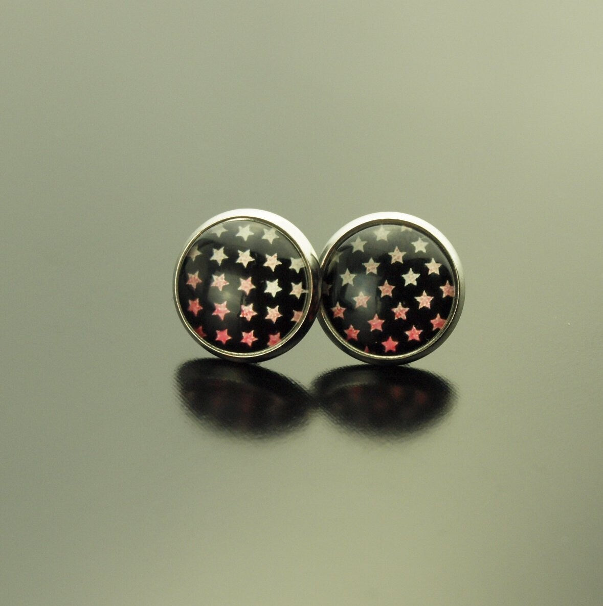 Ohrringe Muster Sterne rot schwarz weiß Liebe Glas Papier Cabochon als Ohrstecker / Ohrhänger in silber / bronze / golden