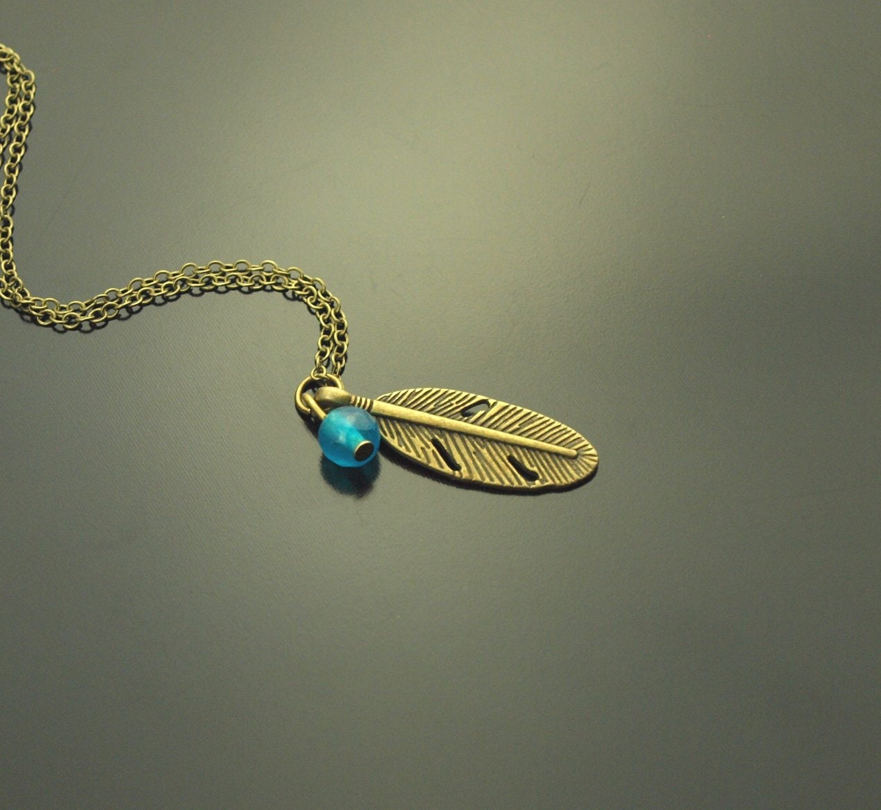 Kette Feder bronze Jade Edelstein Perle blau Anhänger Vogel Flügel
