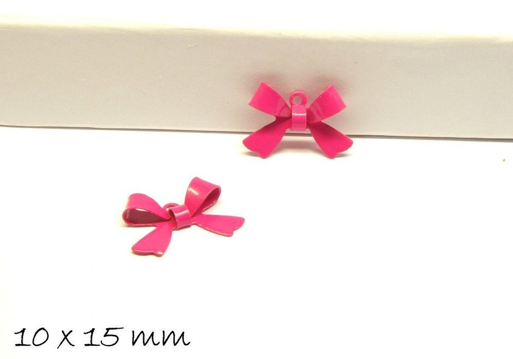 4 Stück Schleife Anhänger Messing in pink 10 x 15 mm