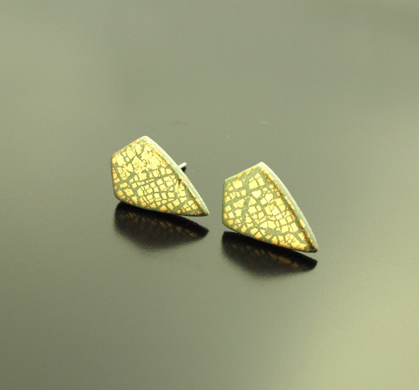 Ohrstecker Crackle Muster Blattgold Raute Drachen grün gold Polymer Clay Fimo Ohrringe Stecker