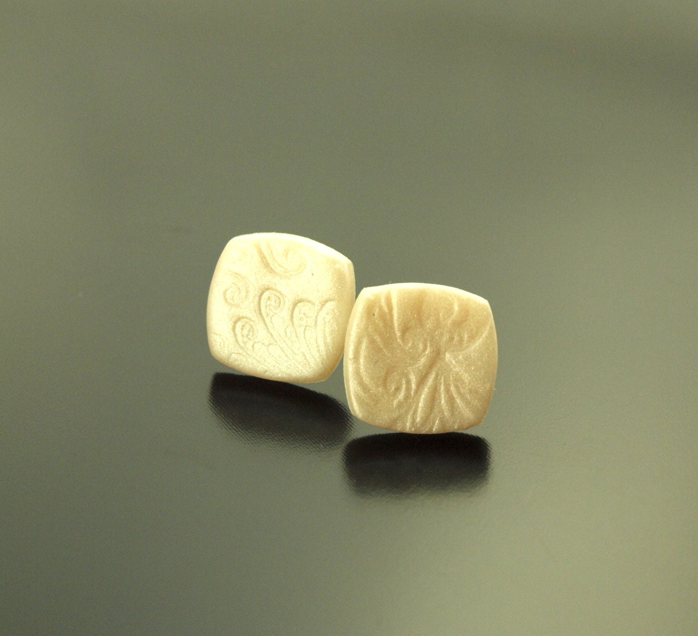 Ohrstecker Vierecke creme weiß Blüten Struktur Polymer Clay Fimo Ohrringe Stecker