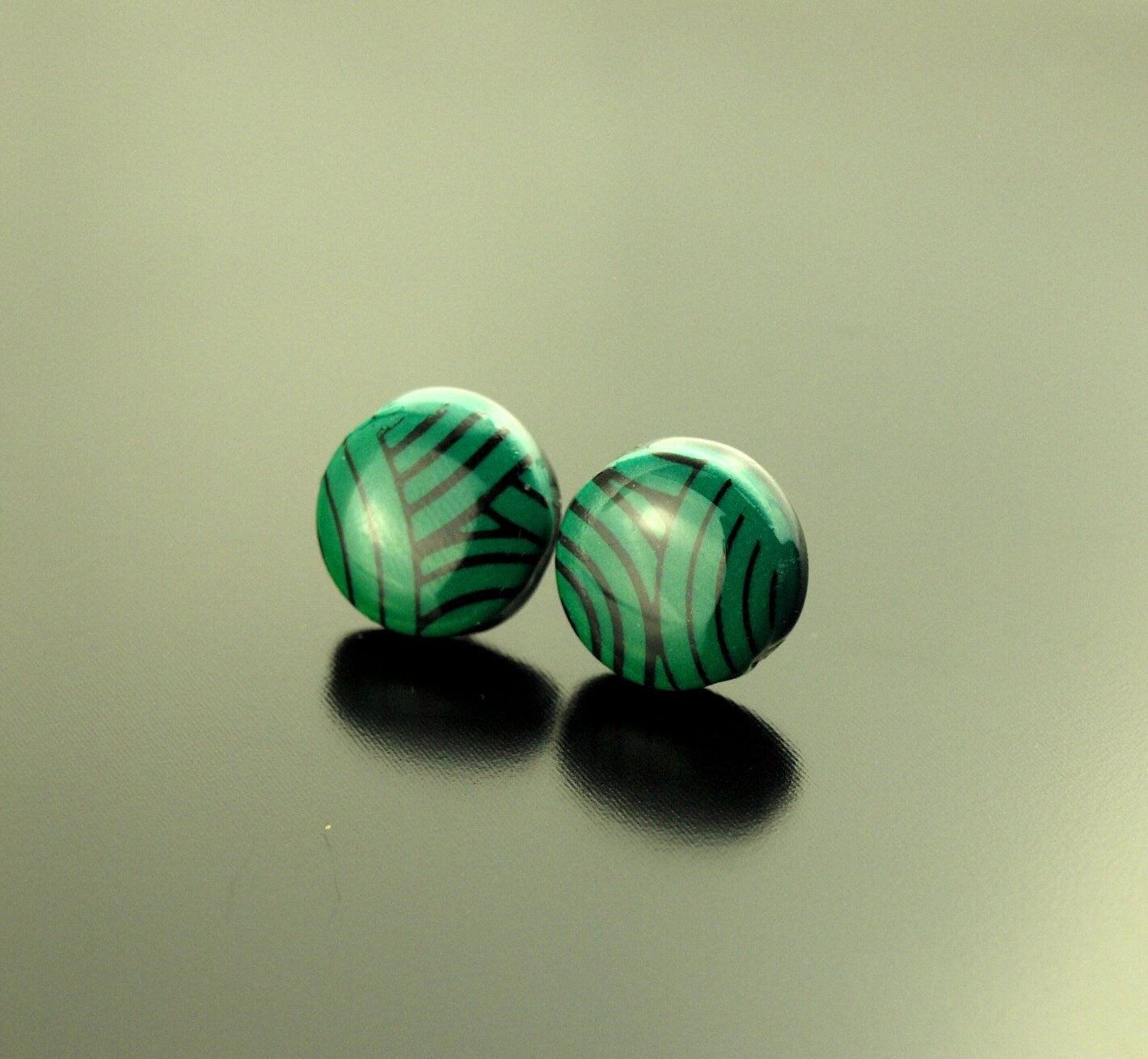Ohrstecker Kreis rund retro Muster Linien grün schwarz Polymer Clay Fimo Ohrringe Stecker