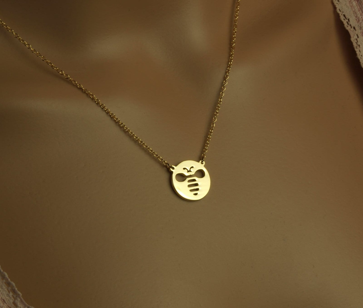 Kette Biene Anhänger rund golden