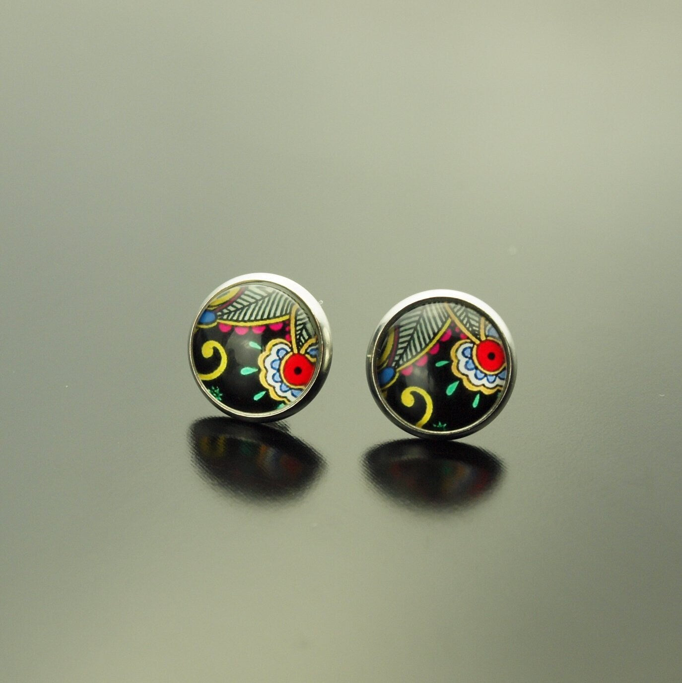 Ohrringe Blumen Blüten Muster schwarz bunt Glas Papier Cabochon als Ohrstecker / Ohrhänger in silber / bronze / golden