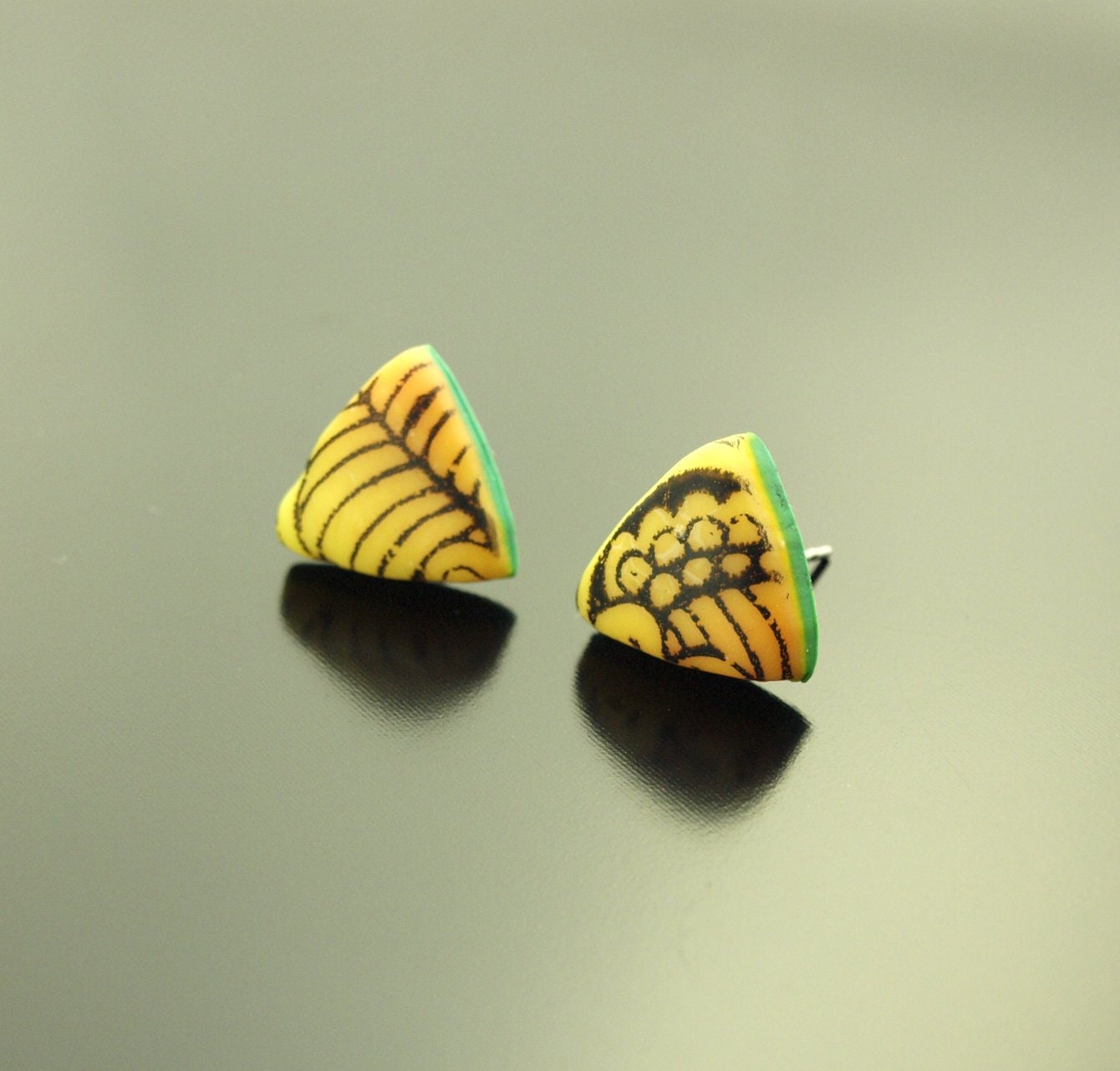 Ohrstecker Dreiecke retro Muster gelb orange schwarz Polymer Clay Fimo Ohrringe Stecker